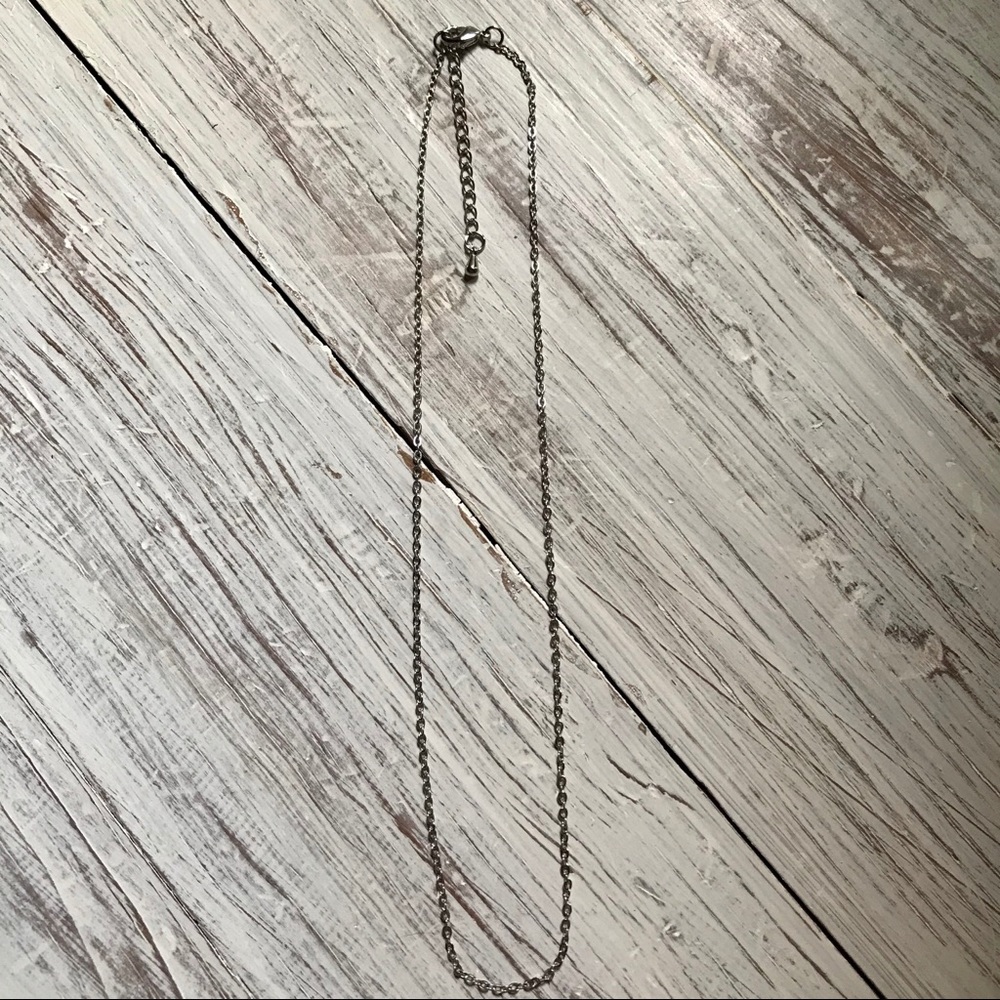 Small Chain-Free w/ bundle - Picture 2 of 3